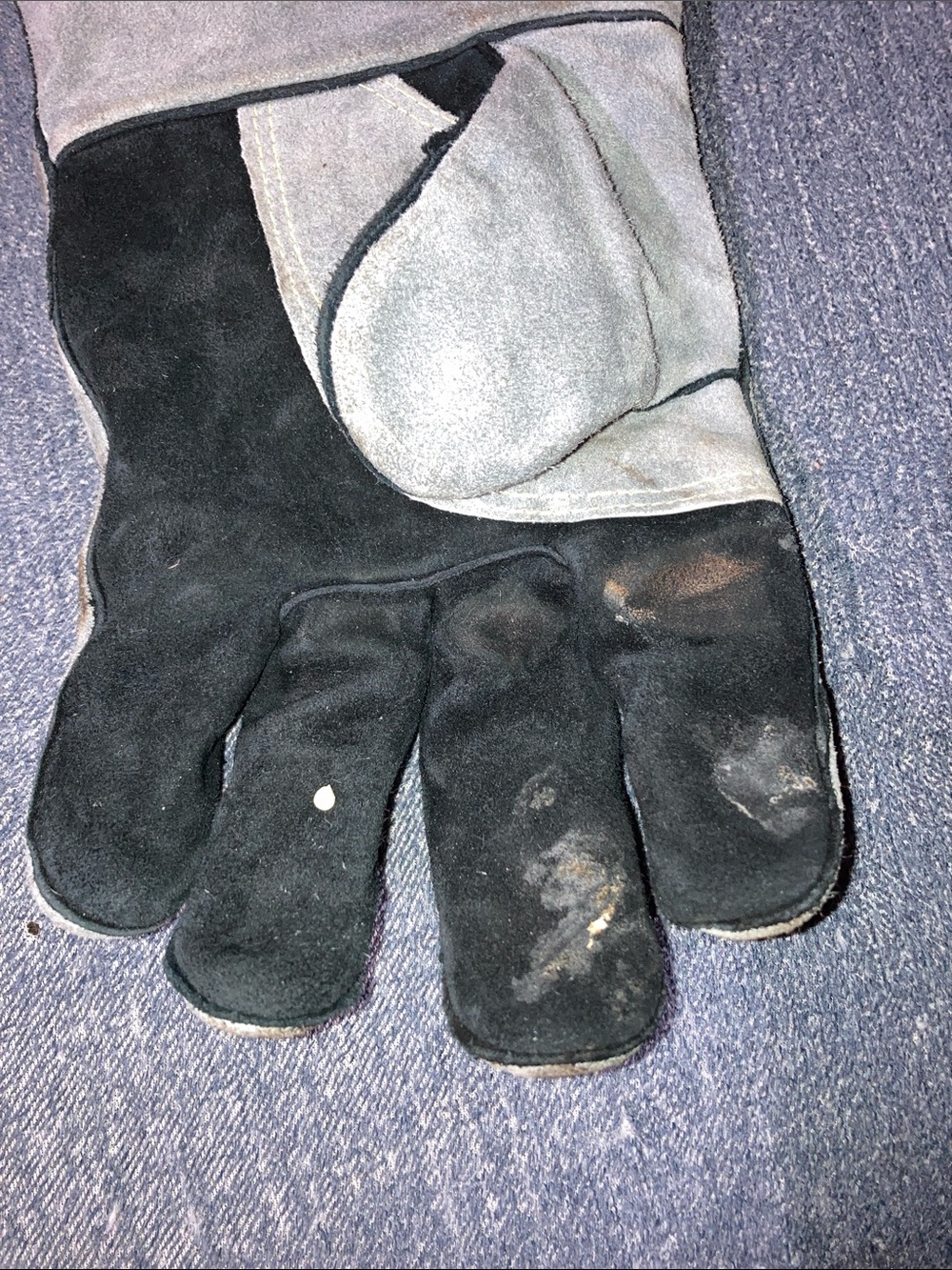Men's Heavy-Duty Gray Suede Work Gloves - Picture 5 of 5